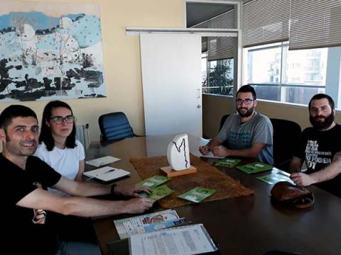 Arela busca persoas e/ou familias dispostas a convivir con adolescentes que están a cumprir unha medida xudicial