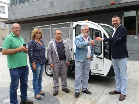 Entrega do primeiro vehículo eléctrico ao concello de Cangas