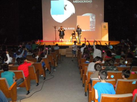 O Concello e Ciudad Ciencia achegaron o coñecemento do universo aos centros educativos de Cangas
