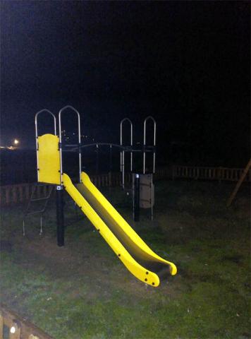 Adecuación e ampliación das zonas de xogo nos parques infantís