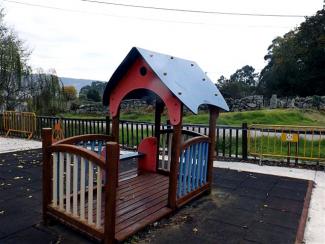  Posta a punto do parque infantil de Socotelo