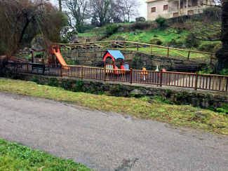  Posta a punto do parque infantil de Socotelo