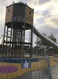 Adecuación e ampliación das zonas de xogo nos parques infantís
