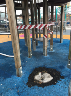 Adecuación e ampliación das zonas de xogo nos parques infantís