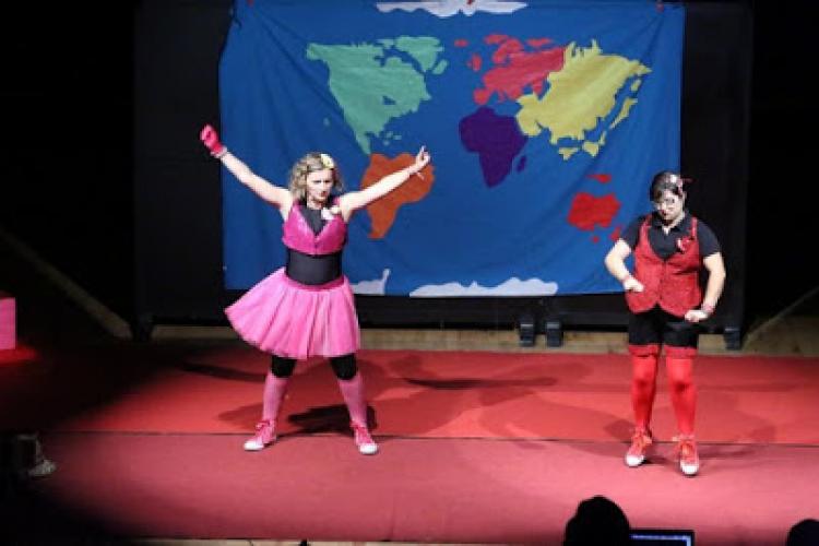 UNHA VIAXE POLO MUNDO